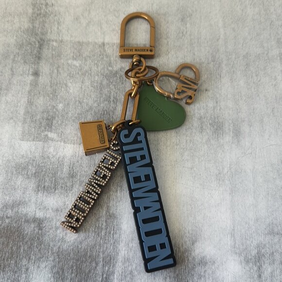 STEVE MADDEN METAL HANDBAG MULTI CHARM KEY CHAIN ACCENT GOLD NWOT - Picture 3 of 7